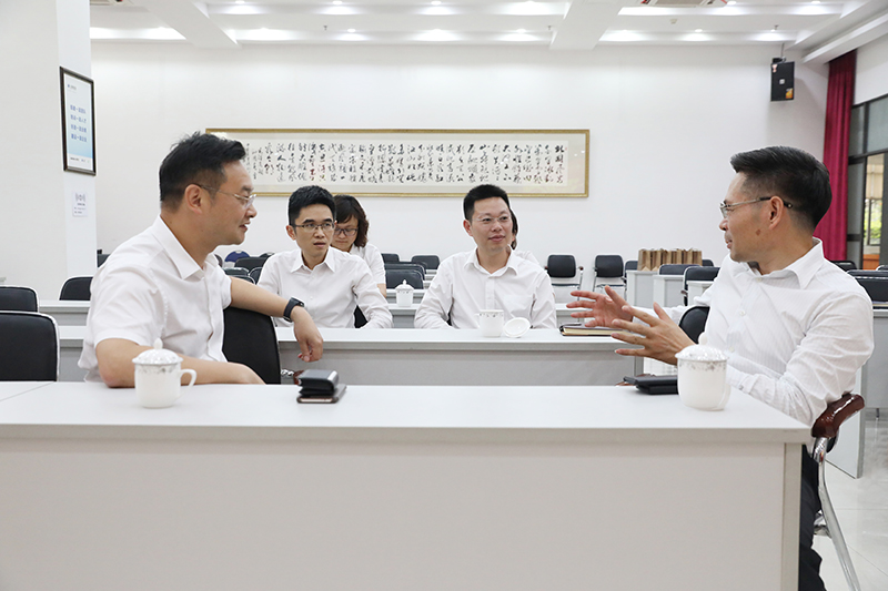 圖:徐董與工商銀行領導親切友好交流 圖:徐董與工商銀行領導親切友好交流